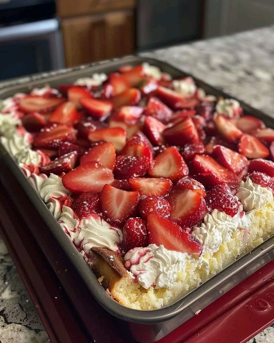 The Ultimate Strawberry Cheesecake Dump Cake: A Decadent, No-Fuss Dessert 481240573_122143336790549745_5181834320076900936_n