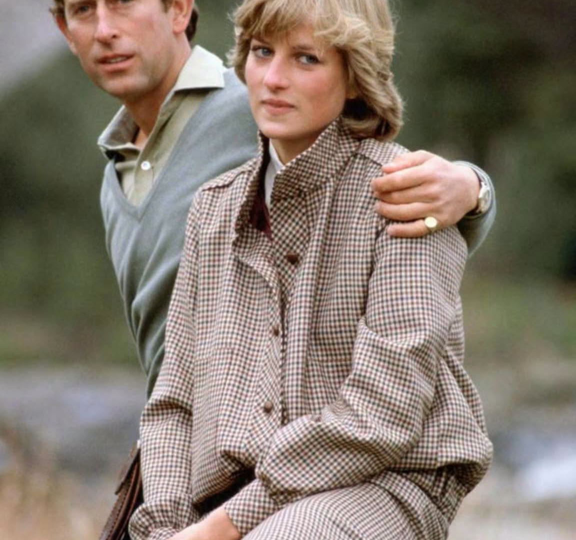 The Small Detail Behind Charles and Diana’s Famous Photos image